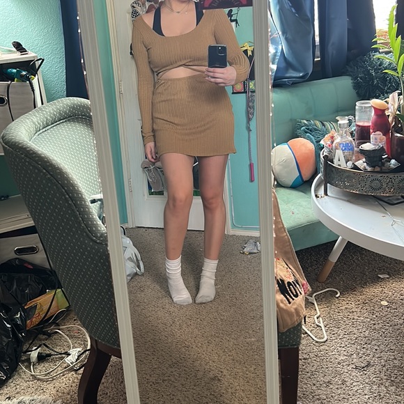 Gold dress BRAND NEW WITH TAGS - Picture 3 of 3